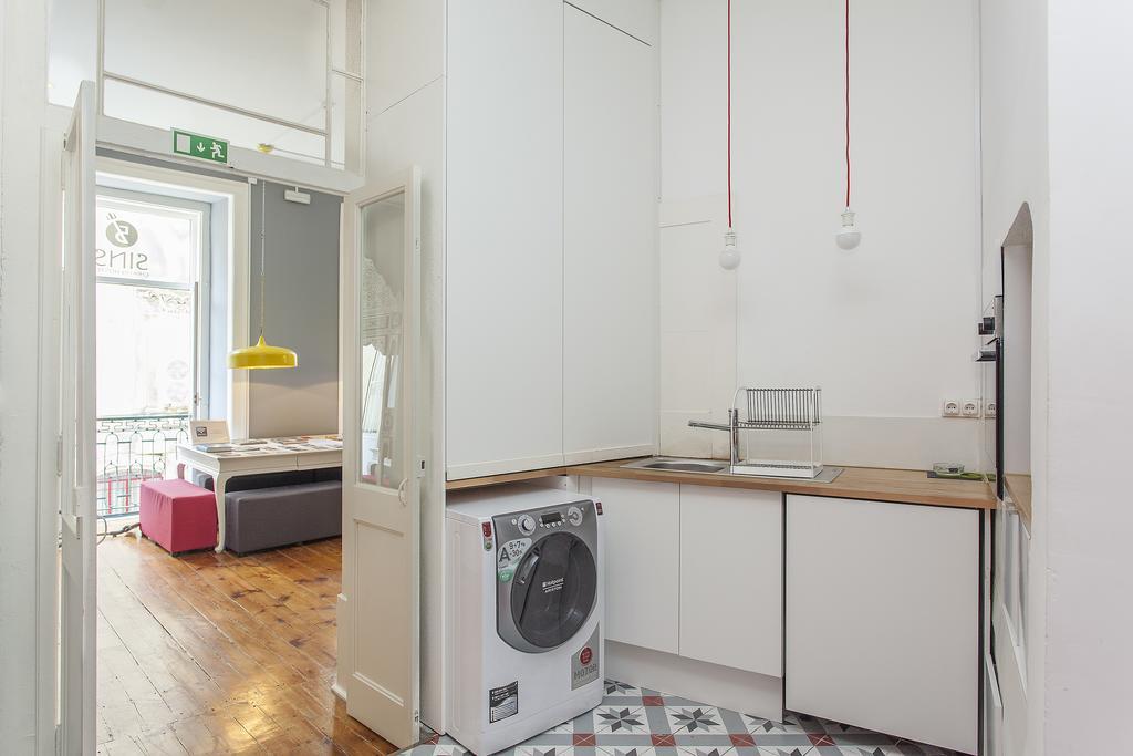5 Sins Chiado Hostel ลิสบอน ภายนอก รูปภาพ