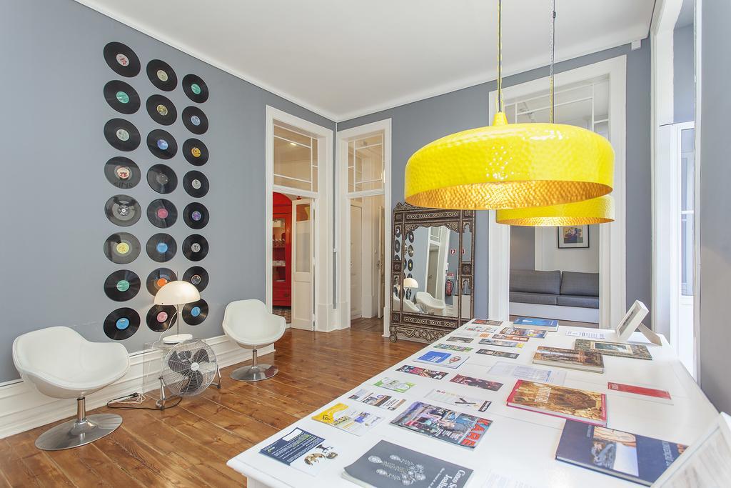 5 Sins Chiado Hostel ลิสบอน ภายนอก รูปภาพ