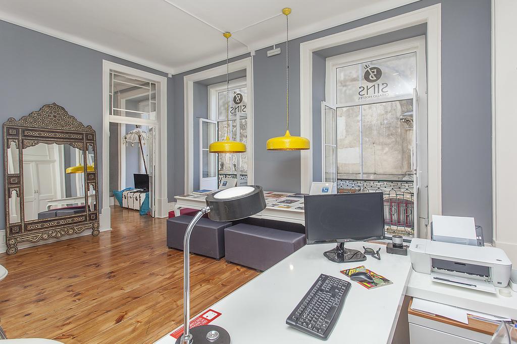 5 Sins Chiado Hostel ลิสบอน ภายนอก รูปภาพ