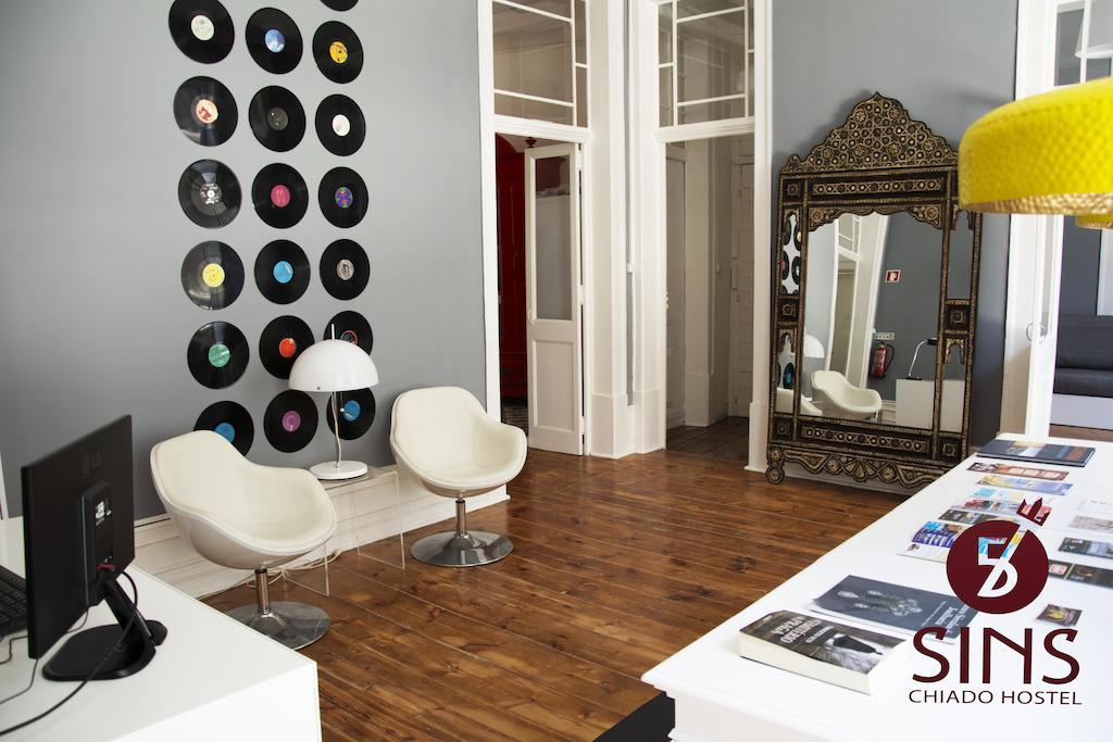 5 Sins Chiado Hostel ลิสบอน ภายนอก รูปภาพ